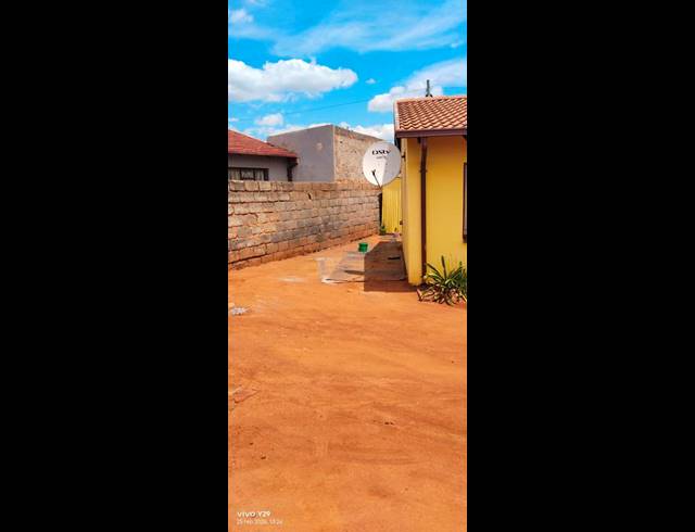 2 BEDROOM HOUSE FOR SALE IN TEMBISA EXT 7